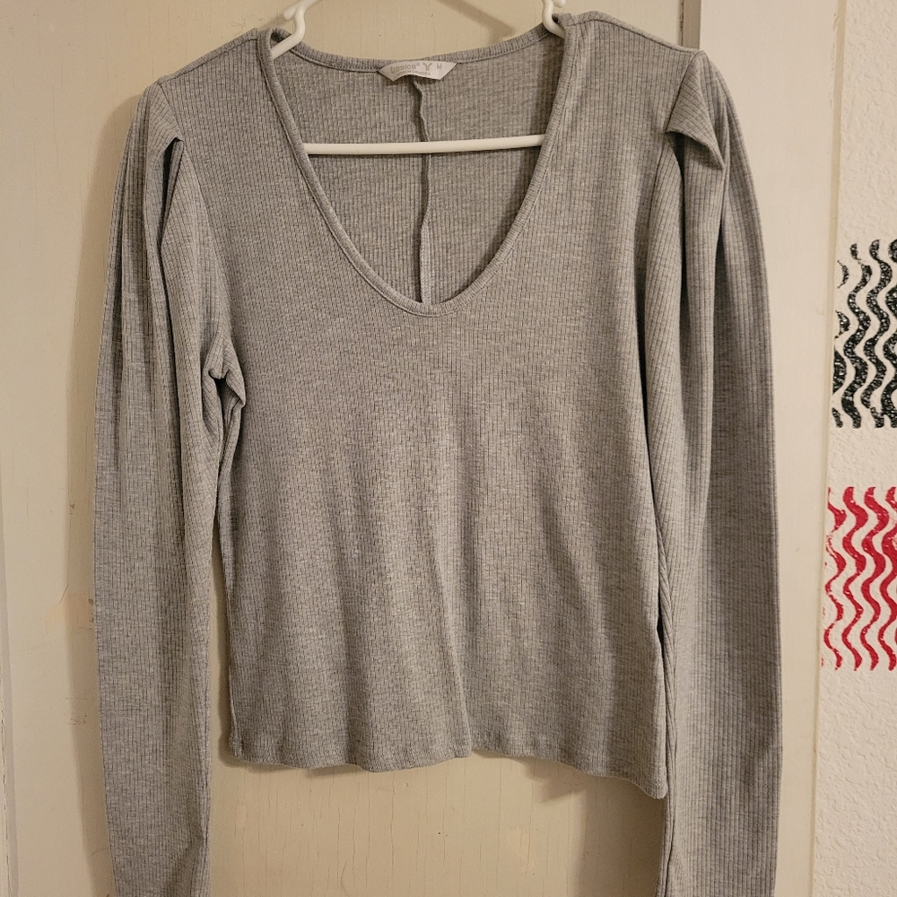 Light grey long sleeve top
